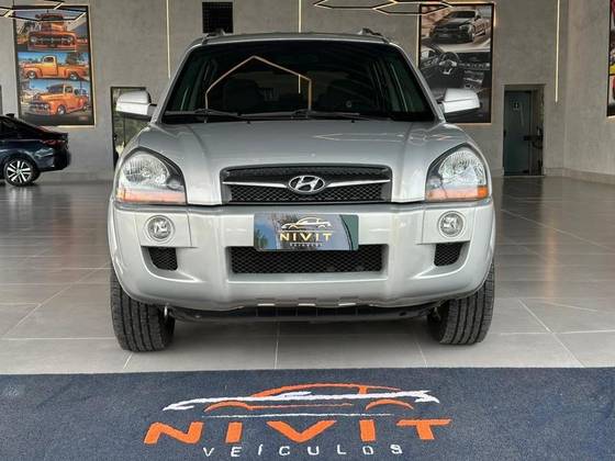 HYUNDAI TUCSON 2.0 MPFI GLS 16V 143CV 2WD GASOLINA 4P AUTOMÁTICO HYUNDAI TUCSON 2.0 MPFI GLS 16V 143CV 2WD GASOLINA 4P AUTOMÁTICO